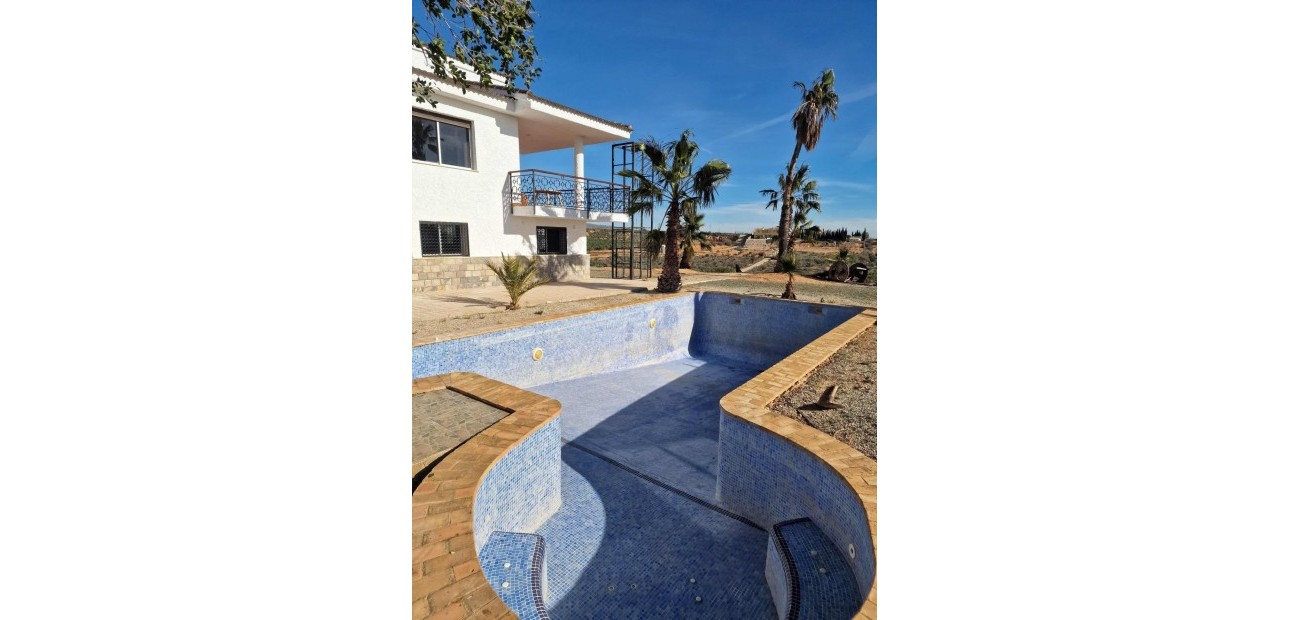 Herverkoop - Villa -
Cieza