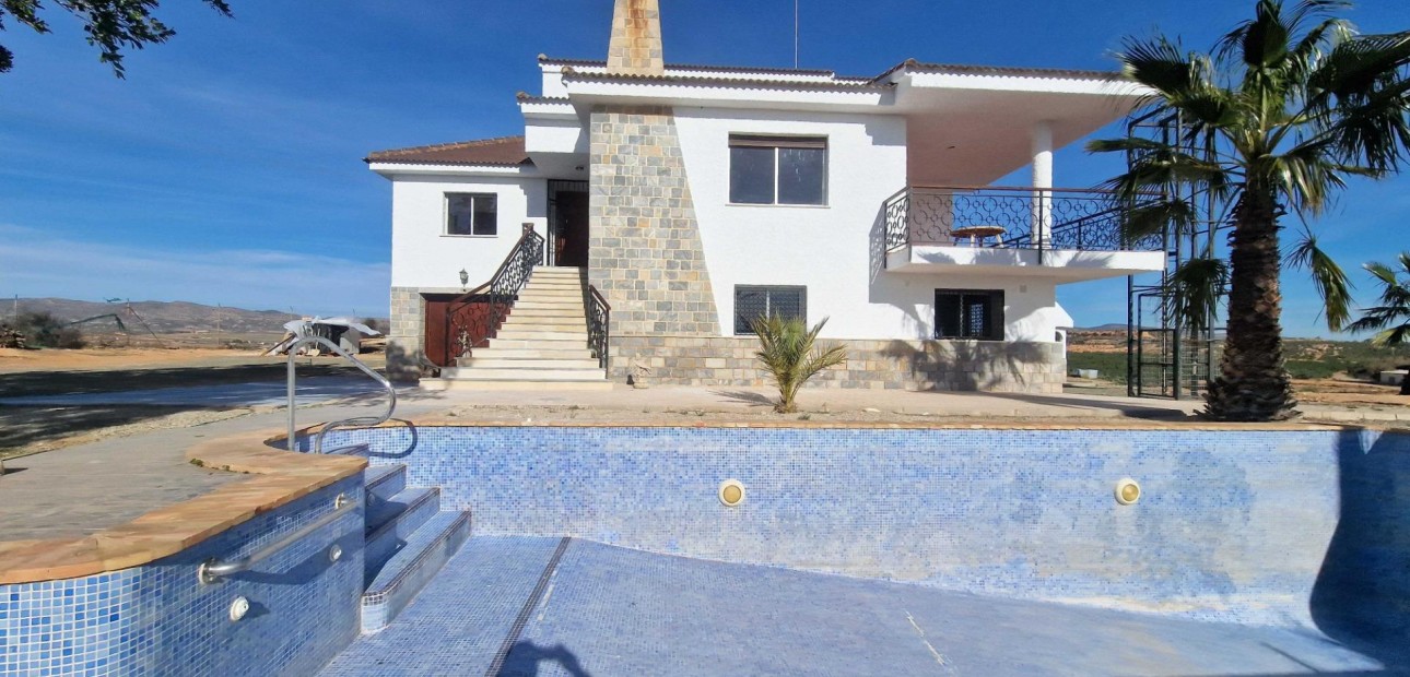 Herverkoop - Villa -
Cieza