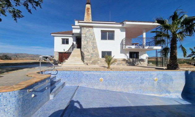 Herverkoop - Villa -
Cieza