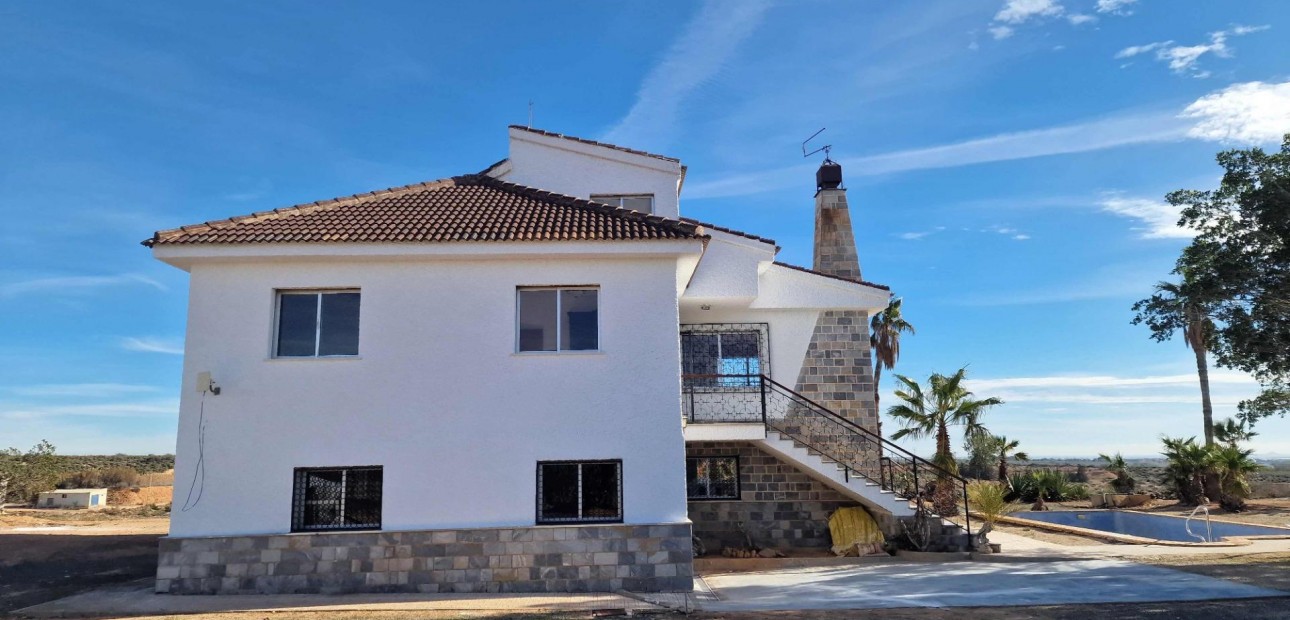 Herverkoop - Villa -
Cieza