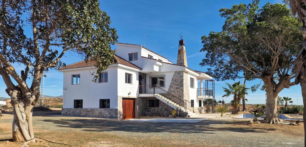 Herverkoop - Villa -
Cieza
