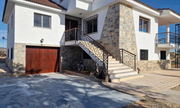 Herverkoop - Villa -
Cieza