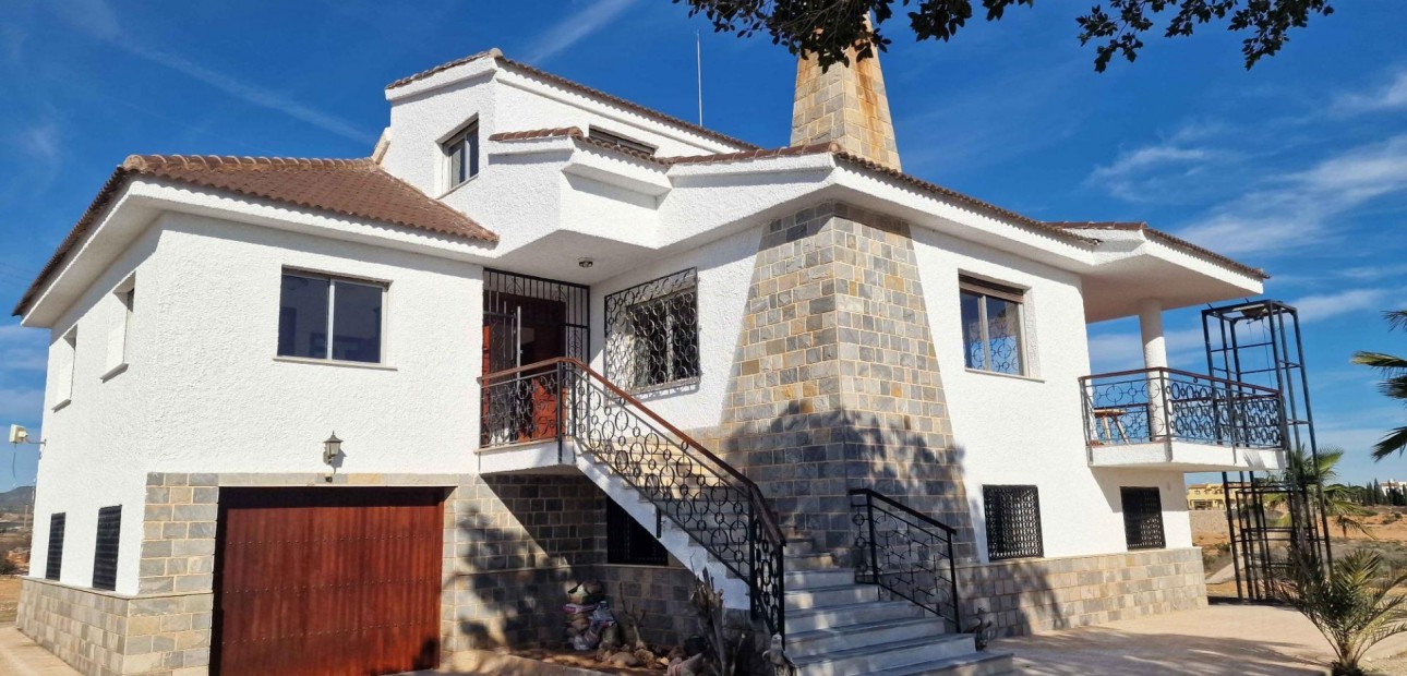 Herverkoop - Villa -
Cieza