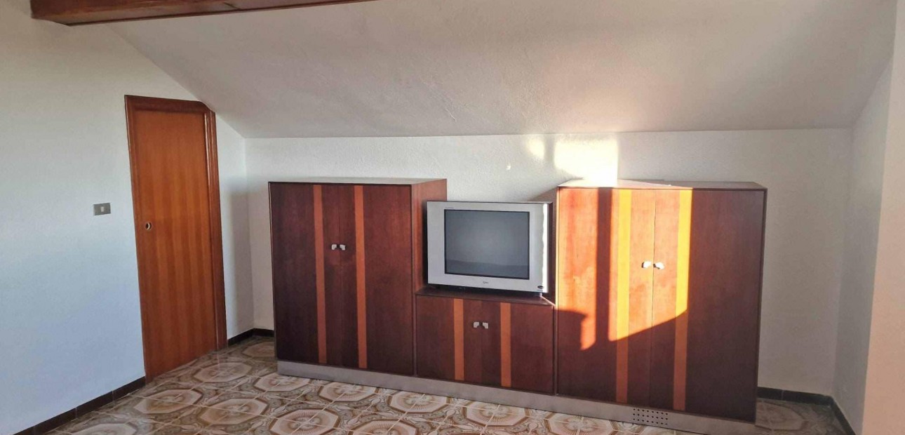 Herverkoop - Villa -
Cieza