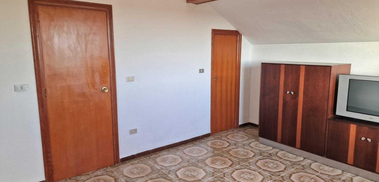 Herverkoop - Villa -
Cieza