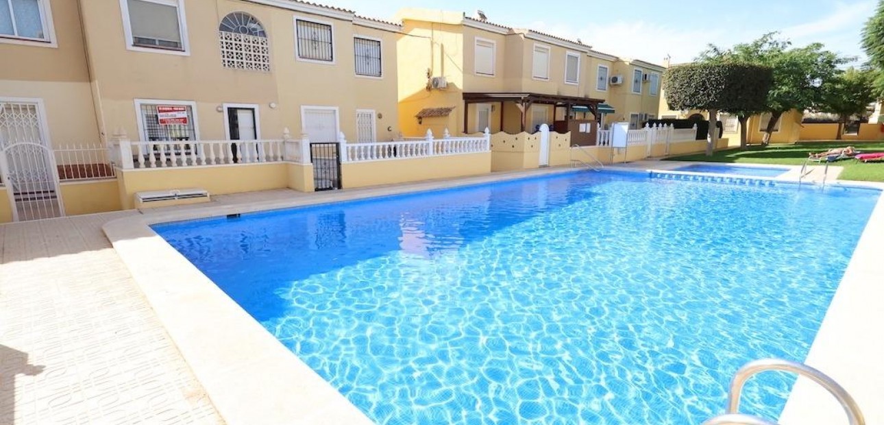 Venta - Terraced house -
San Miguel de Salinas - Villamartín