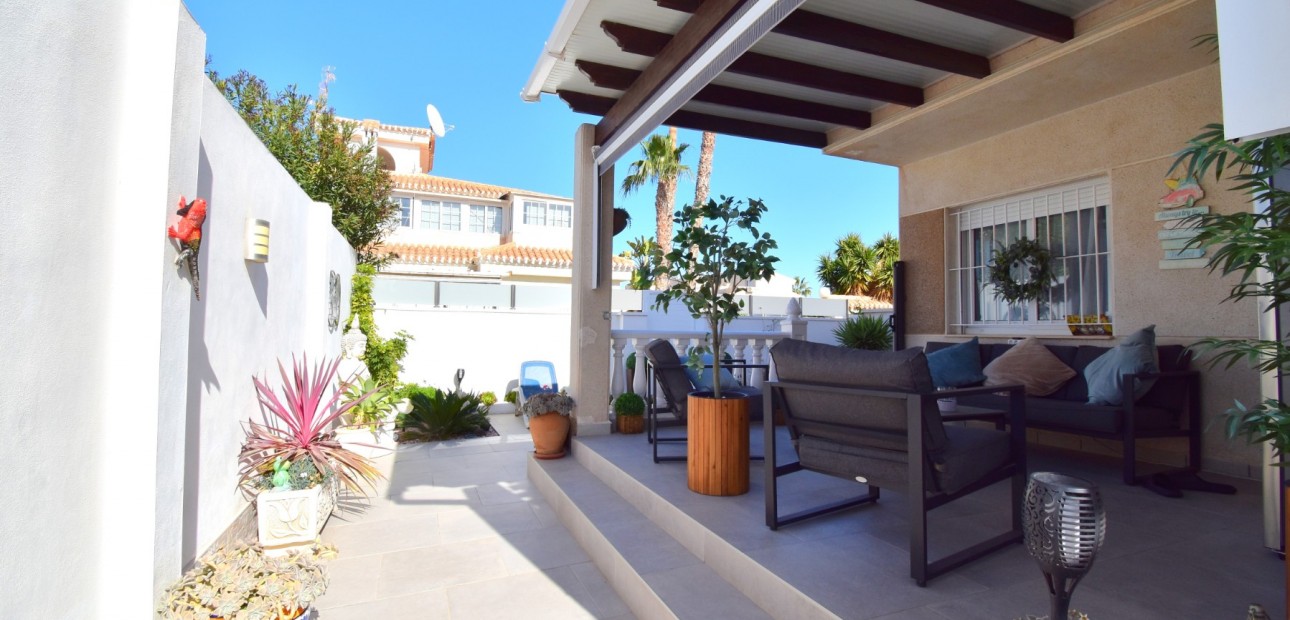 Venta - Semi Detached Villa -
Orihuela Costa - Playa Flamenca