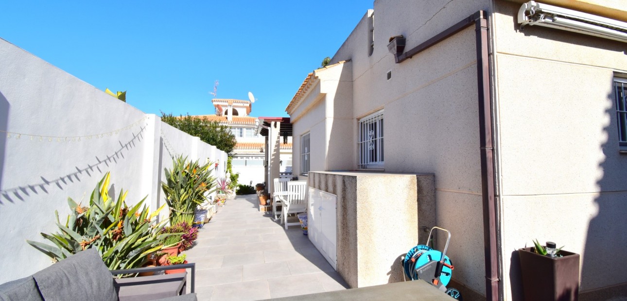 Venta - Semi Detached Villa -
Orihuela Costa - Playa Flamenca