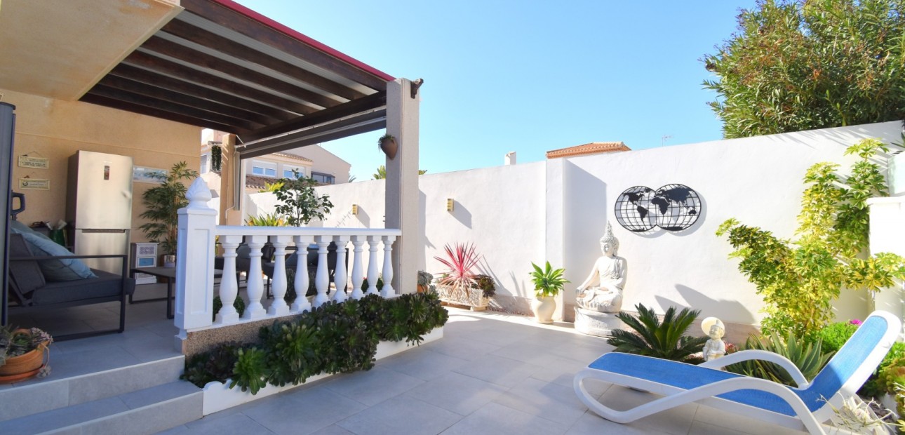 Venta - Semi Detached Villa -
Orihuela Costa - Playa Flamenca