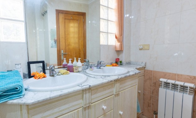 Herverkoop - Villa -
Los Altos