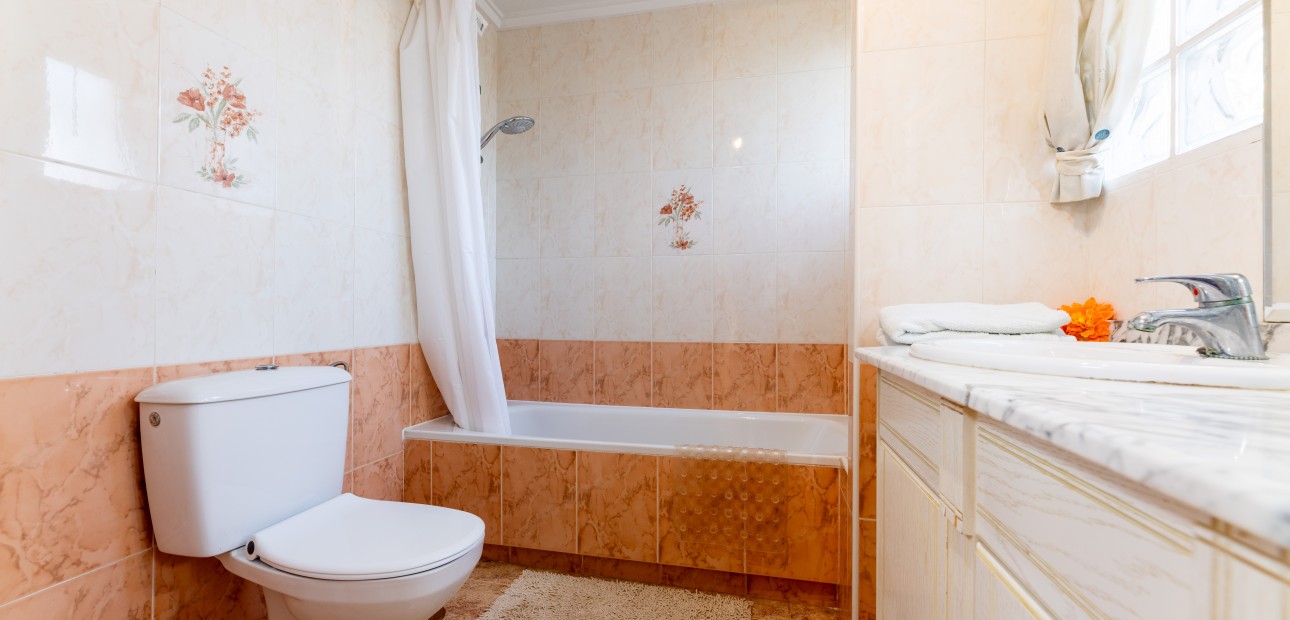 Herverkoop - Villa -
Los Altos