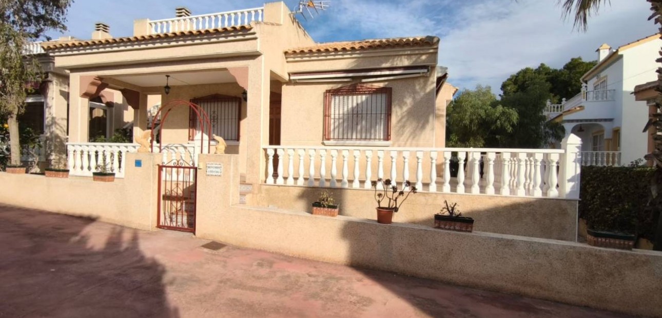 Venta - Villa -
Algorfa - Montemar