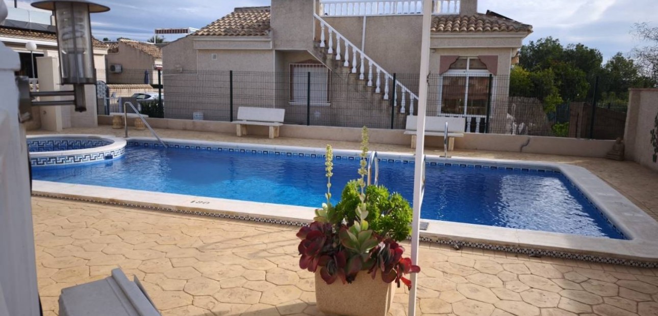 Venta - Villa -
Algorfa - Montemar