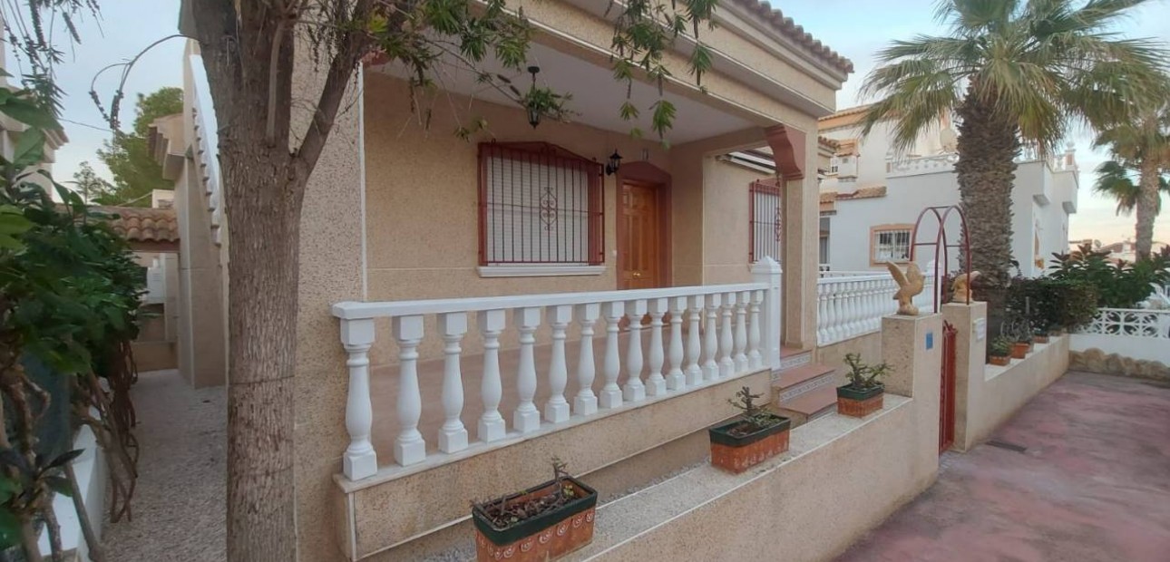 Venta - Villa -
Algorfa - Montemar