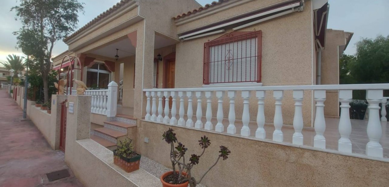 Venta - Villa -
Algorfa - Montemar