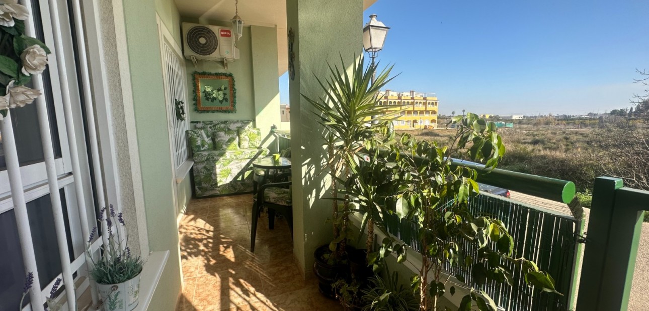 Venta - Apartamento / piso -
Jacarilla