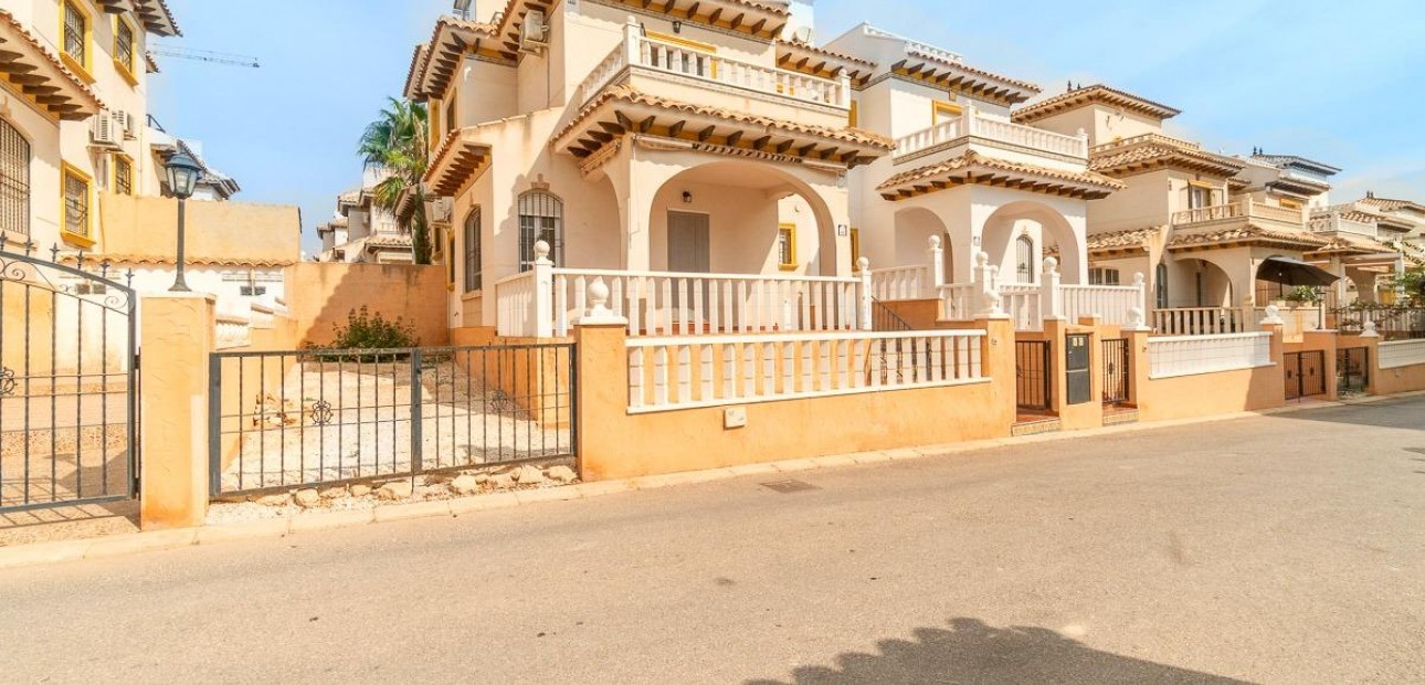 Venta - Terraced house -
Orihuela Costa - Los Dolses