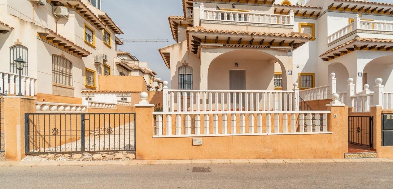 Venta - Terraced house -
Orihuela Costa - Los Dolses