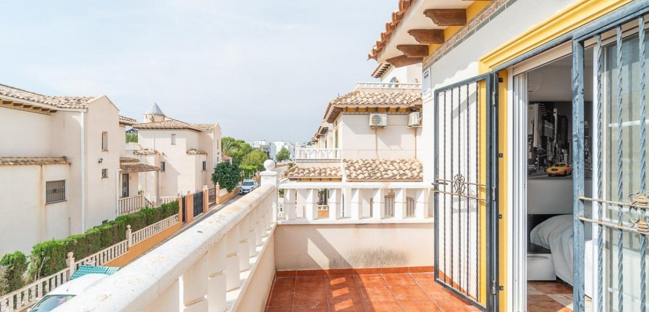 Venta - Terraced house -
Orihuela Costa - Los Dolses