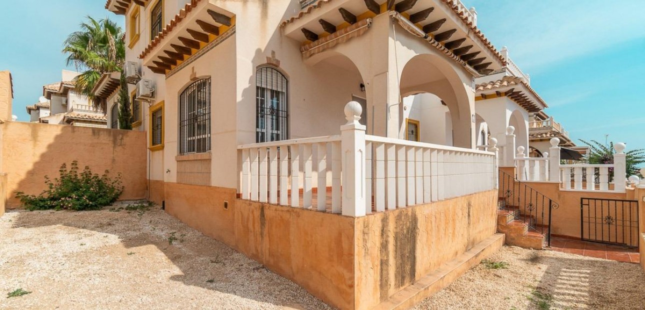 Venta - Terraced house -
Orihuela Costa - Los Dolses