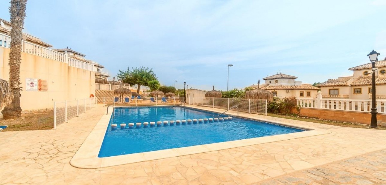 Venta - Terraced house -
Orihuela Costa - Los Dolses