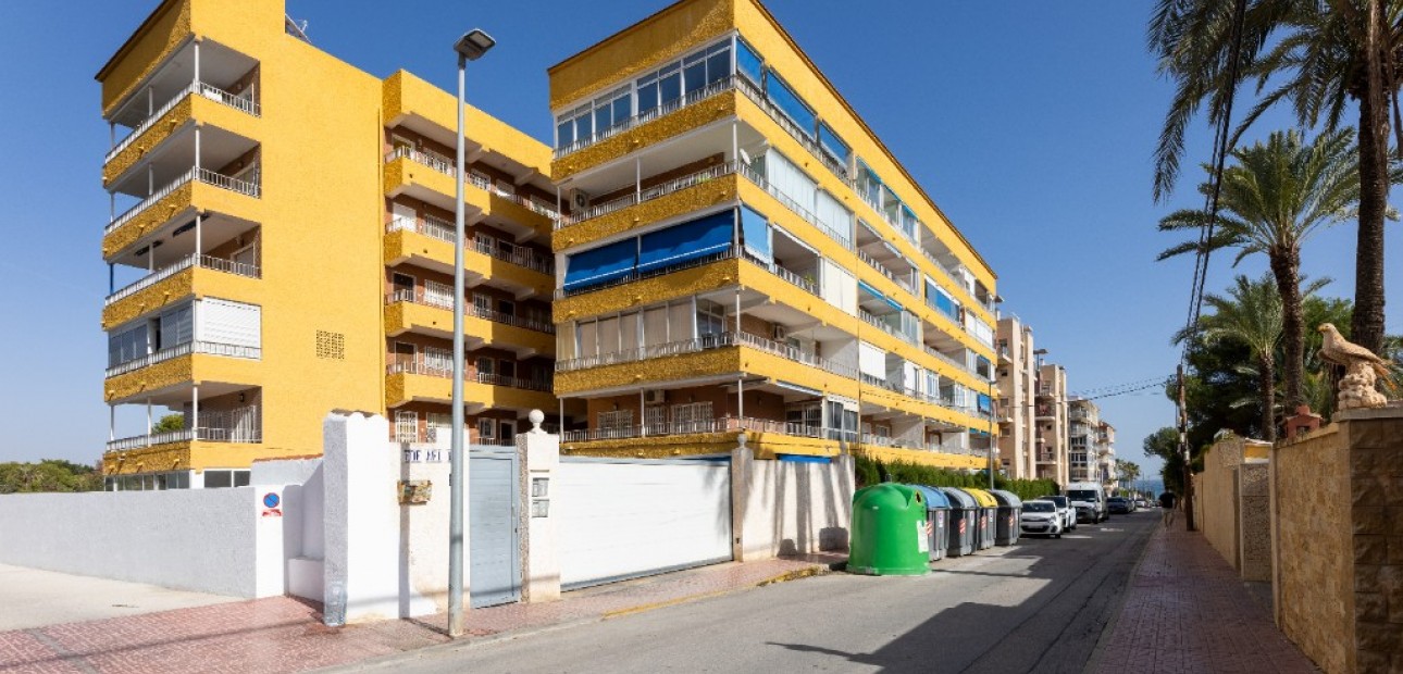 Venta - Apartamento / piso -
Punta Prima