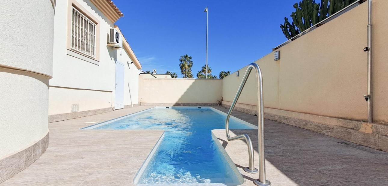 Venta - Villa -
Orihuela Costa - Playa Flamenca Norte