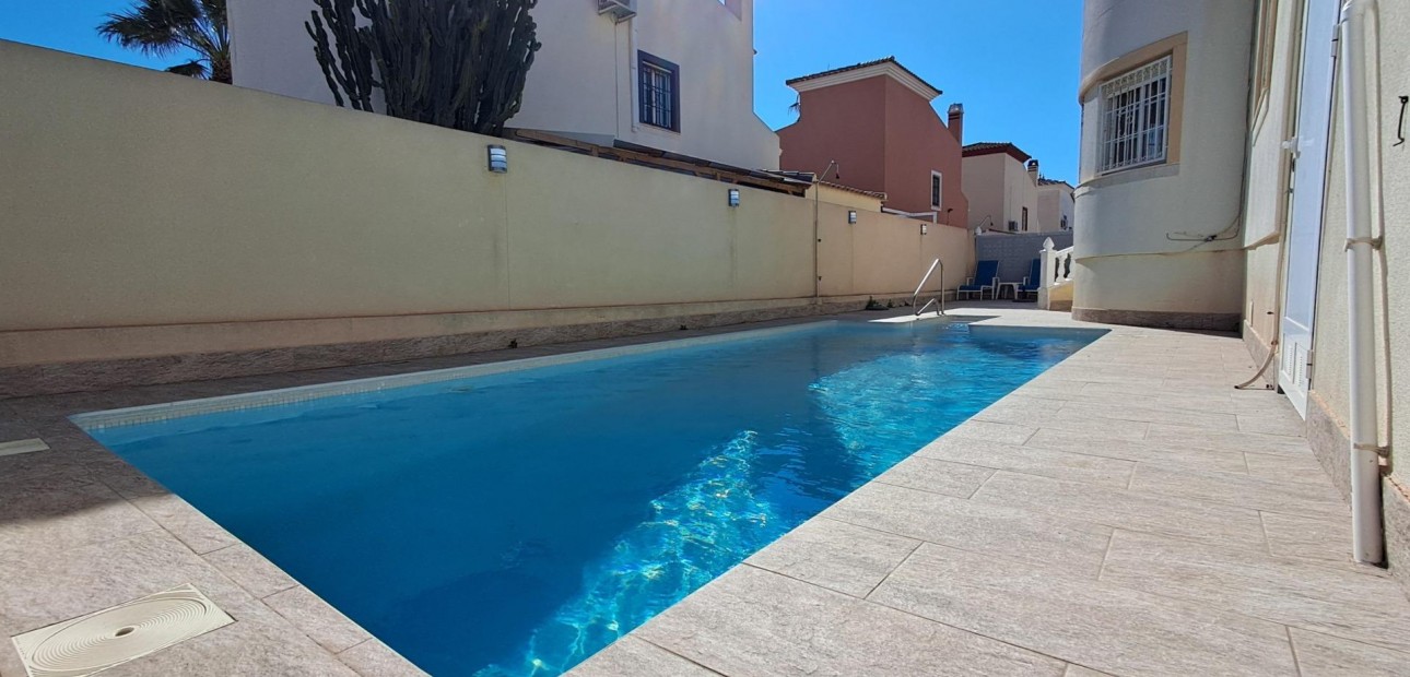 Venta - Villa -
Orihuela Costa - Playa Flamenca Norte