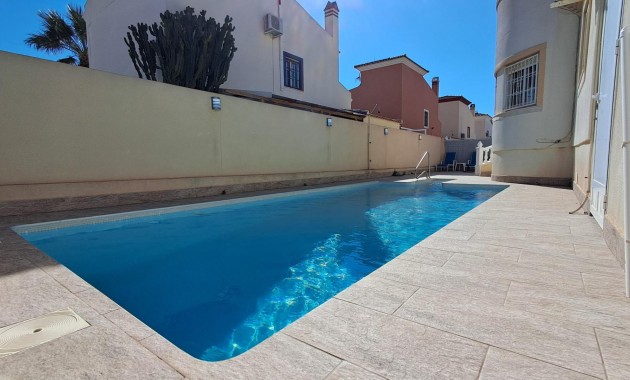 Venta - Villa -
Orihuela Costa - Playa Flamenca Norte