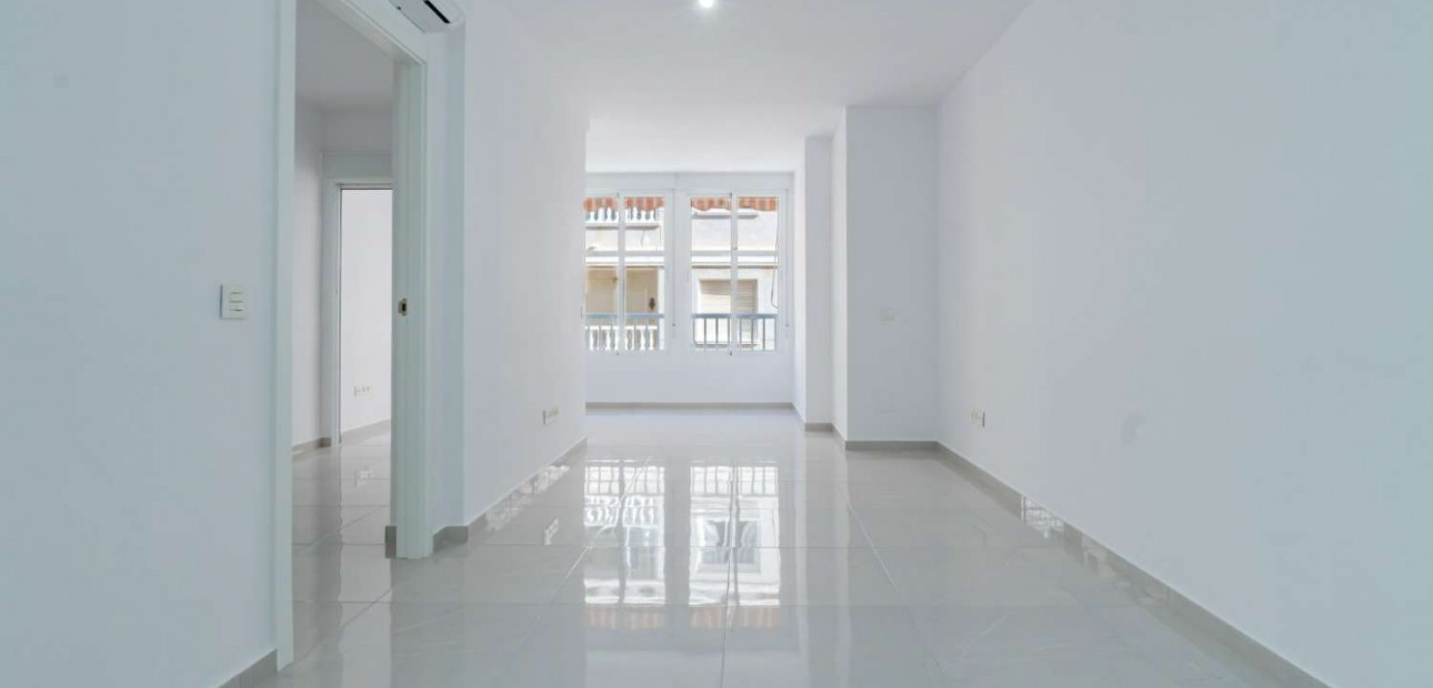 Venta - Flat -
Torrevieja - Avenida Habaneras - Curva de Palangre