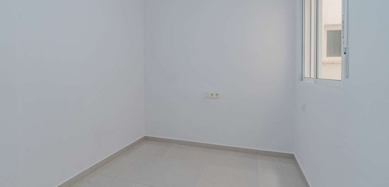 Venta - Flat -
Torrevieja - Avenida Habaneras - Curva de Palangre