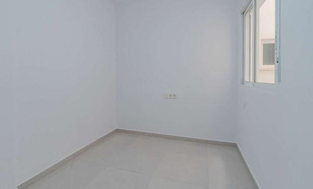 Venta - Flat -
Torrevieja - Avenida Habaneras - Curva de Palangre