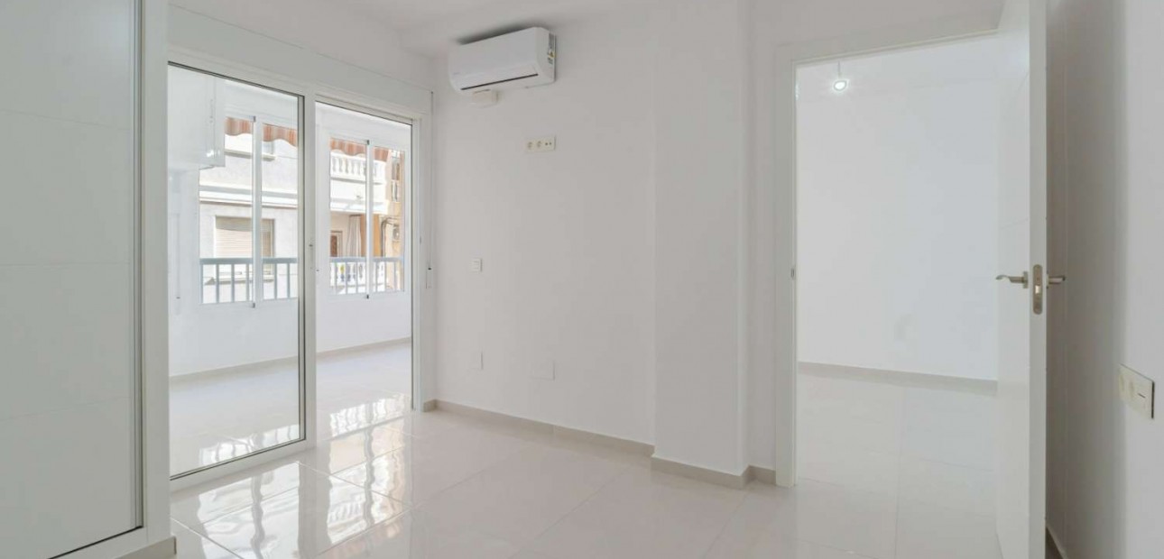 Venta - Flat -
Torrevieja - Avenida Habaneras - Curva de Palangre