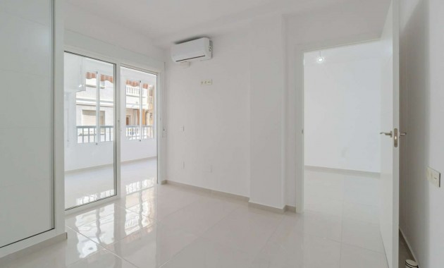 Venta - Flat -
Torrevieja - Avenida Habaneras - Curva de Palangre