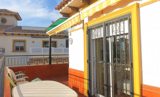 Venta - Terraced house -
Orihuela Costa - Punta Prima