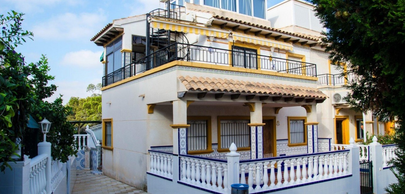 Venta - Terraced house -
Orihuela Costa - Punta Prima