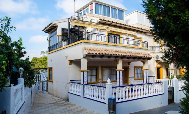 Venta - Terraced house -
Orihuela Costa - Punta Prima