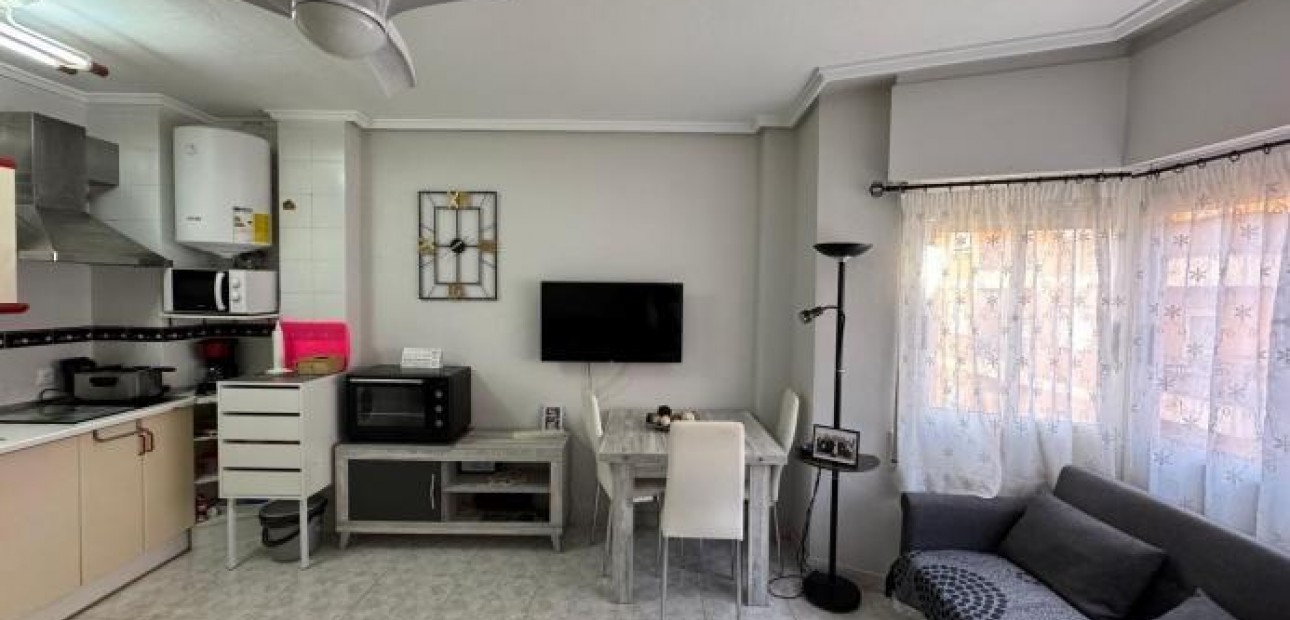 Venta - Apartamento / piso -
Torrevieja - Playa del cura