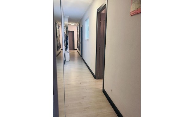 Venta - Apartamento / piso -
Torrevieja - Centro