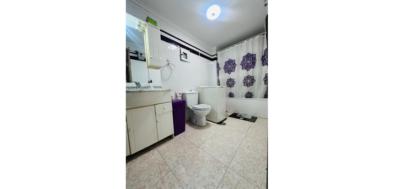 Venta - Apartamento / piso -
Torrevieja - Centro