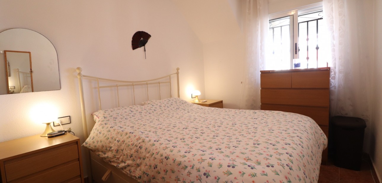 Venta - Apartamento / piso -
Los Montesinos - La Herrada