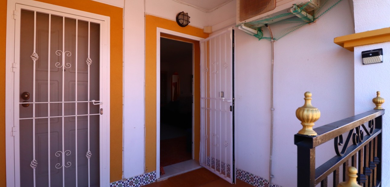 Venta - Apartamento / piso -
Los Montesinos - La Herrada