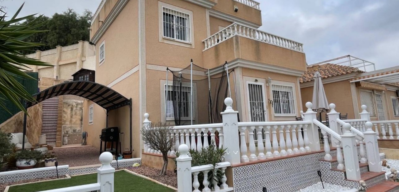 Sale - Villa -
Ciudad Quesada