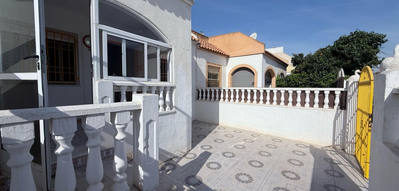 Venta - Terraced house -
Torrevieja - Torretas