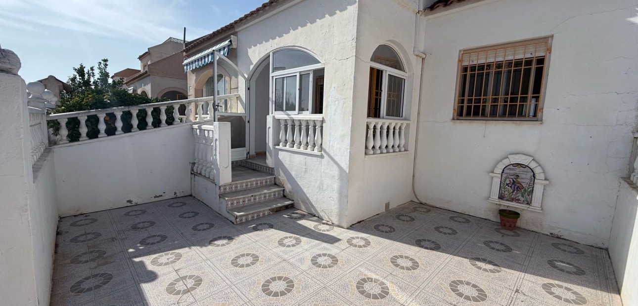 Venta - Terraced house -
Torrevieja - Torretas