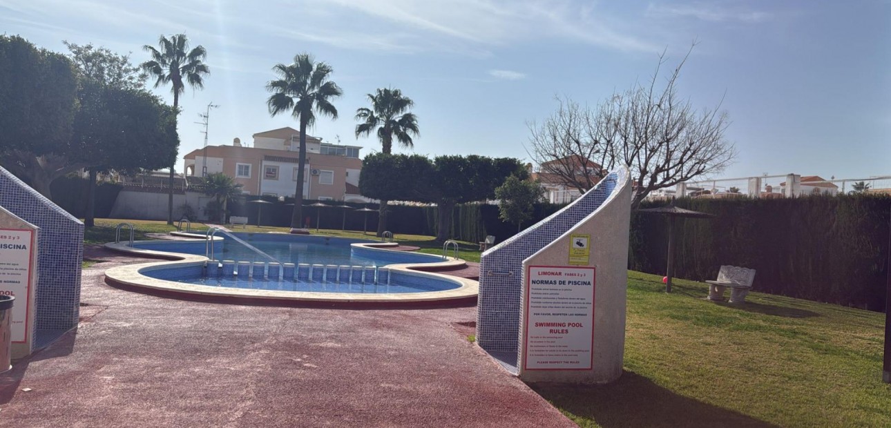 Venta - Terraced house -
Torrevieja - Torretas