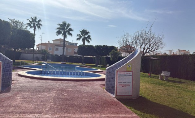 Venta - Terraced house -
Torrevieja - Torretas