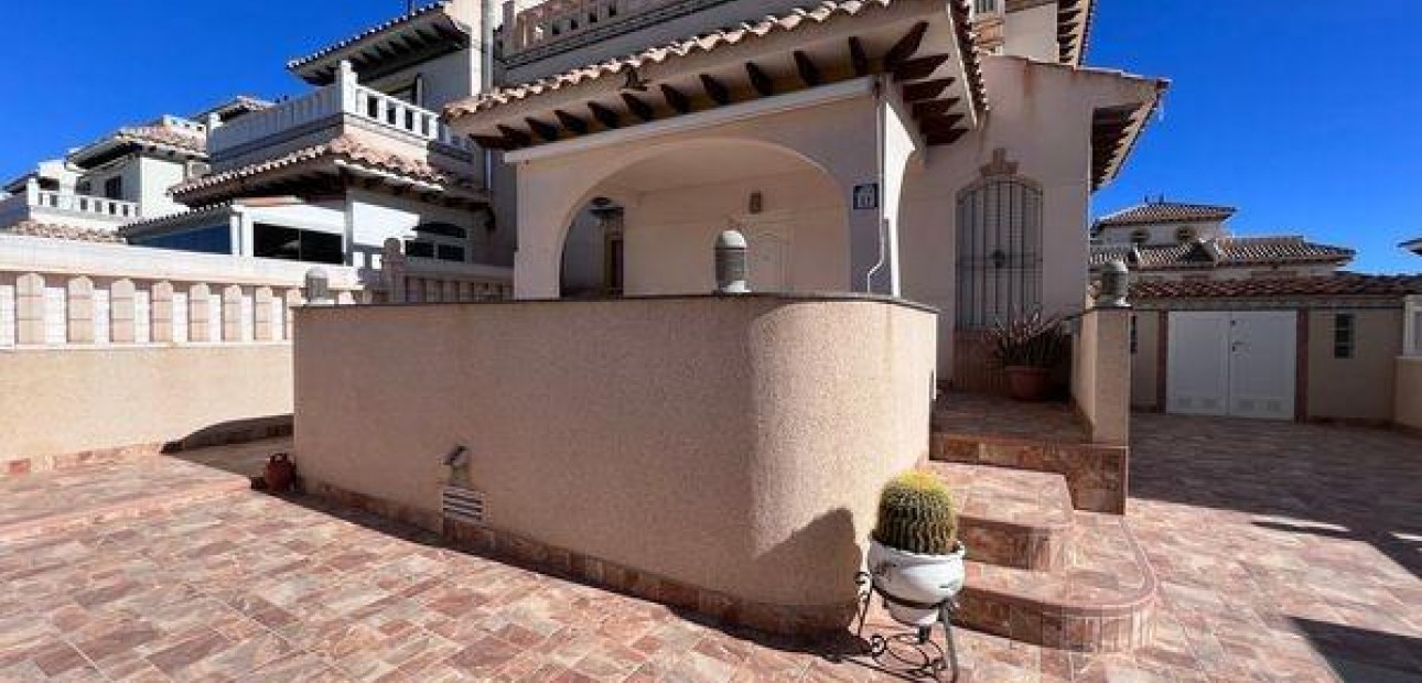 Venta - Villa -
Orihuela Costa - Lomas de Cabo Roig