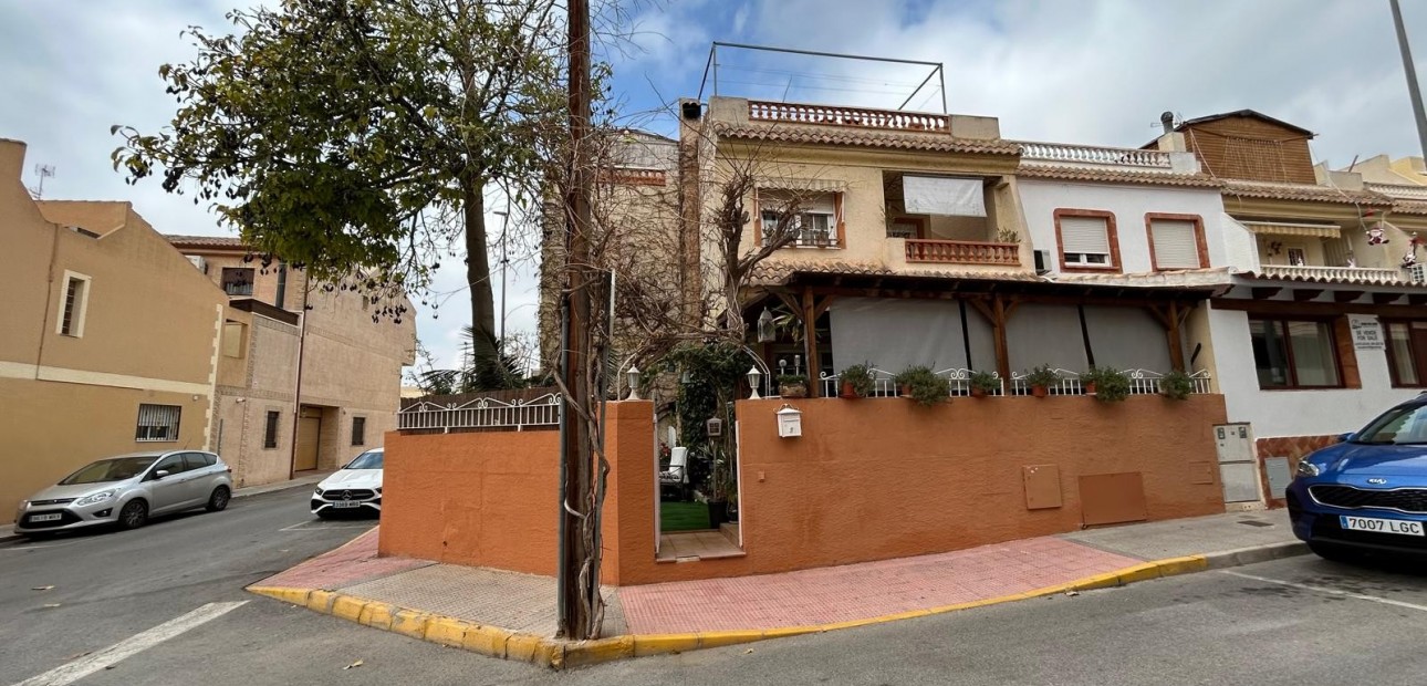 Venta - Detached Villa -
Los Montesinos