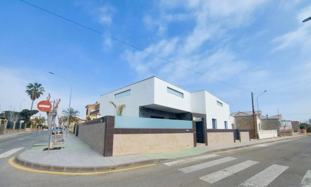 Sale - Villa -
Pilar de la Horadada - Torre de la Horadada